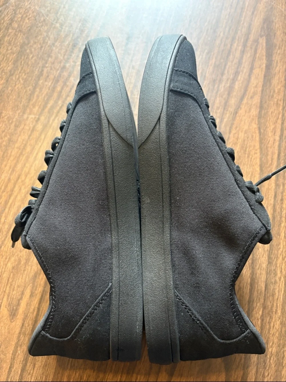 Kiznik Irvine Men’s 9 Women’s 10.5 Black Hands Free Blackout Shoes